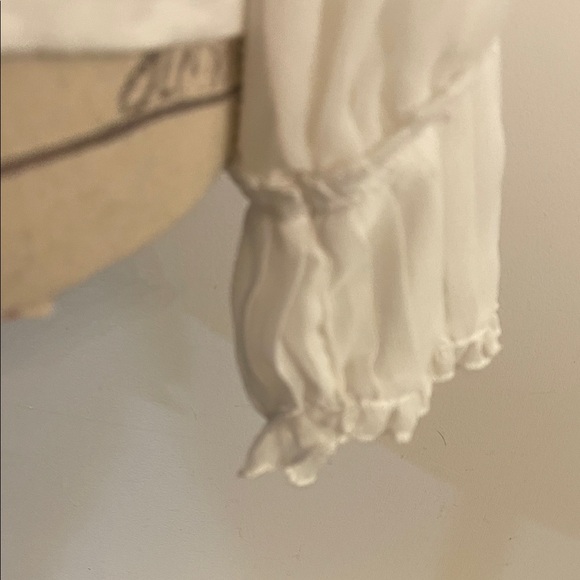 Chic White Ruffled Blouse - Picture 2 of 7